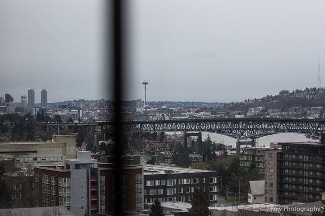 Building Photo - 1305 NE 43rd St