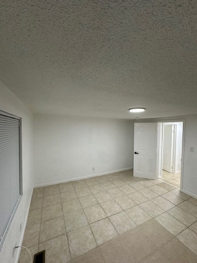 Building Photo - JP - Early