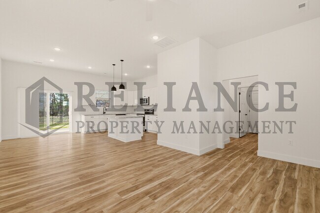 Building Photo - 731 Elmwood St