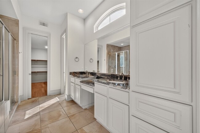 Building Photo - 931 W 23rd St