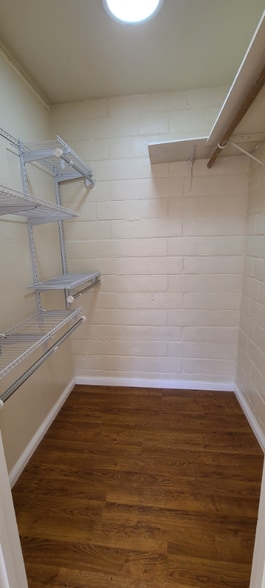 Building Photo - 3900 Lake Mead Dr