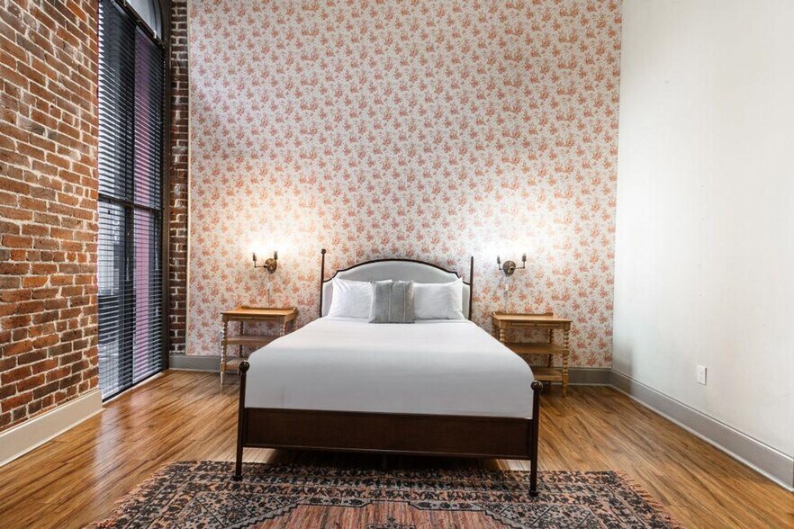 Building Photo - 30 Baronne St