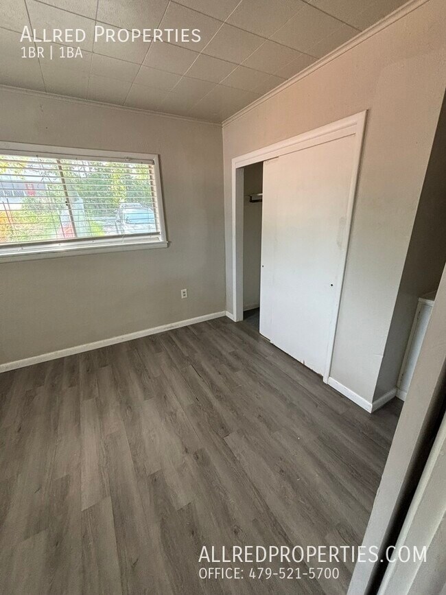 Building Photo - 621 N Leverett-3