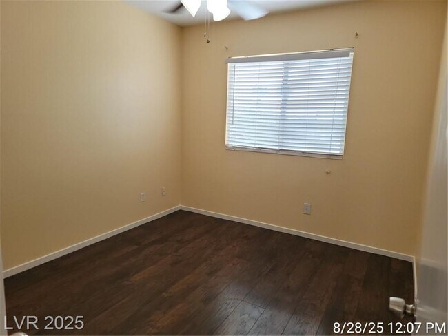 Building Photo - Charming Silverado Ranch Home!