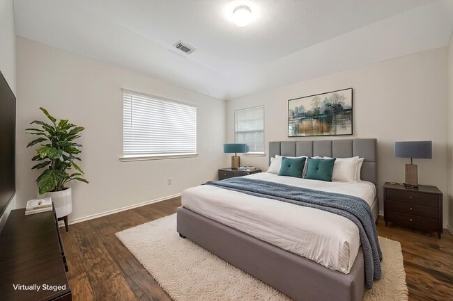 Building Photo - 33127 Cottonwood Bend