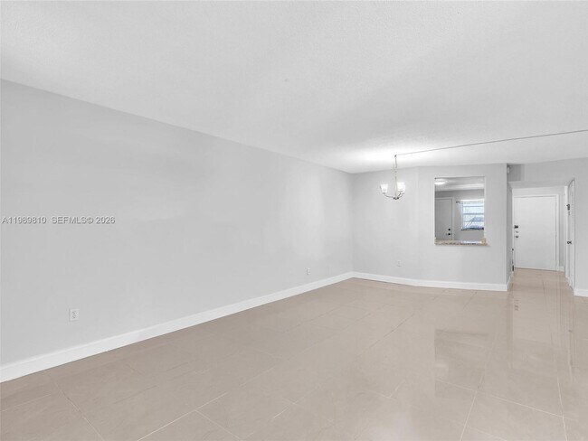 Building Photo - 1770 NE 191st St