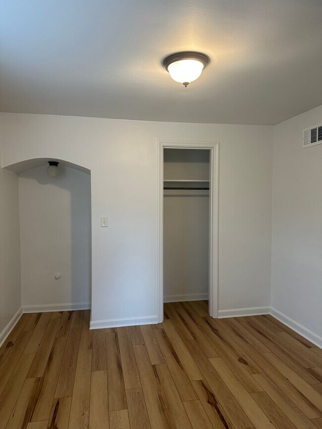 Building Photo - Healy Duplex