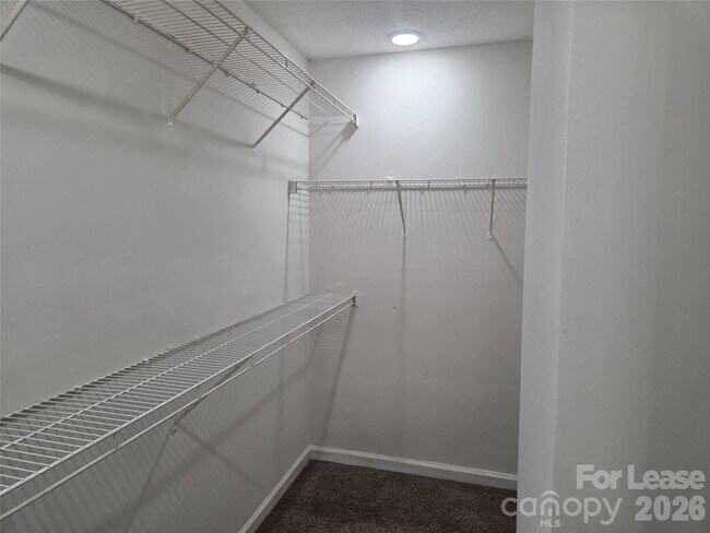 Building Photo - 121 Foxglove Dr