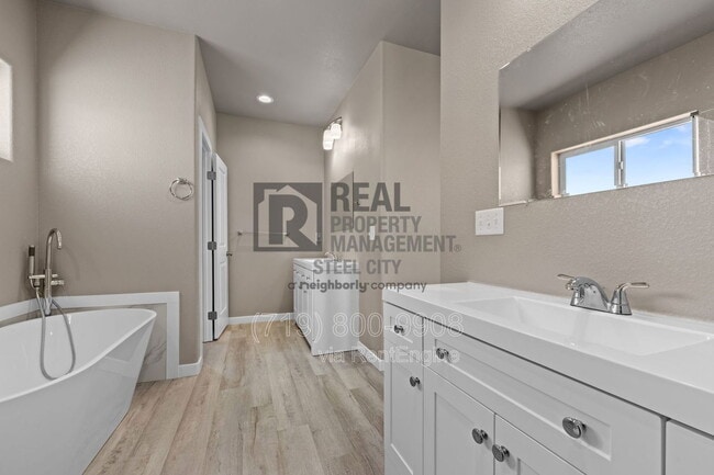 Building Photo - 295 W Acorn Dr