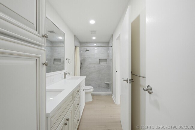 Building Photo - 670 Monaco Ct