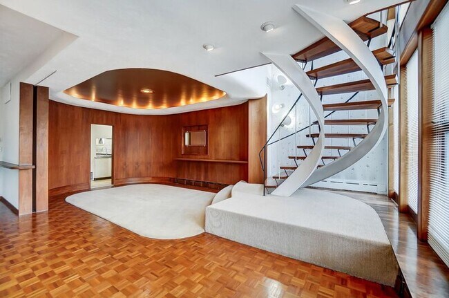 Building Photo - 2881 Observatory Ave