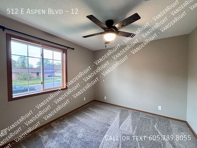 Building Photo - 512 E Aspen Blvd