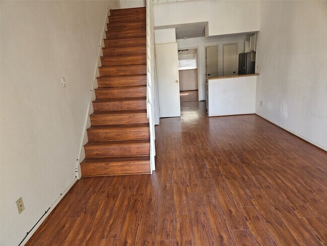 Building Photo - 2425 Holly Hall St