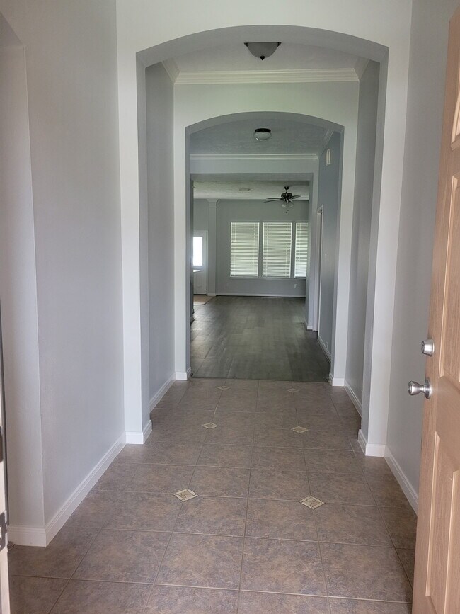 Building Photo - 30311 Saw Oaks Dr