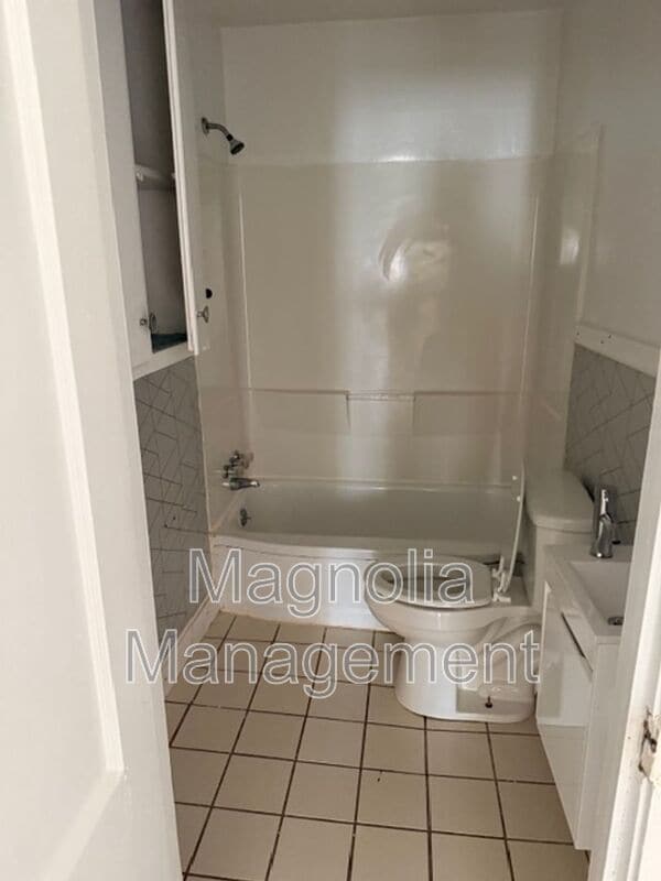 Building Photo - 1436 Perry Ave