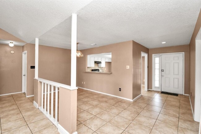 Building Photo - 17035 Quail Bend Dr
