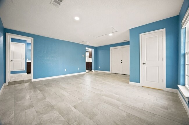 Building Photo - 2016 Knollwood Ln
