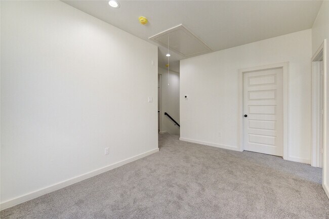 Building Photo - 2922 El Fenice Ln