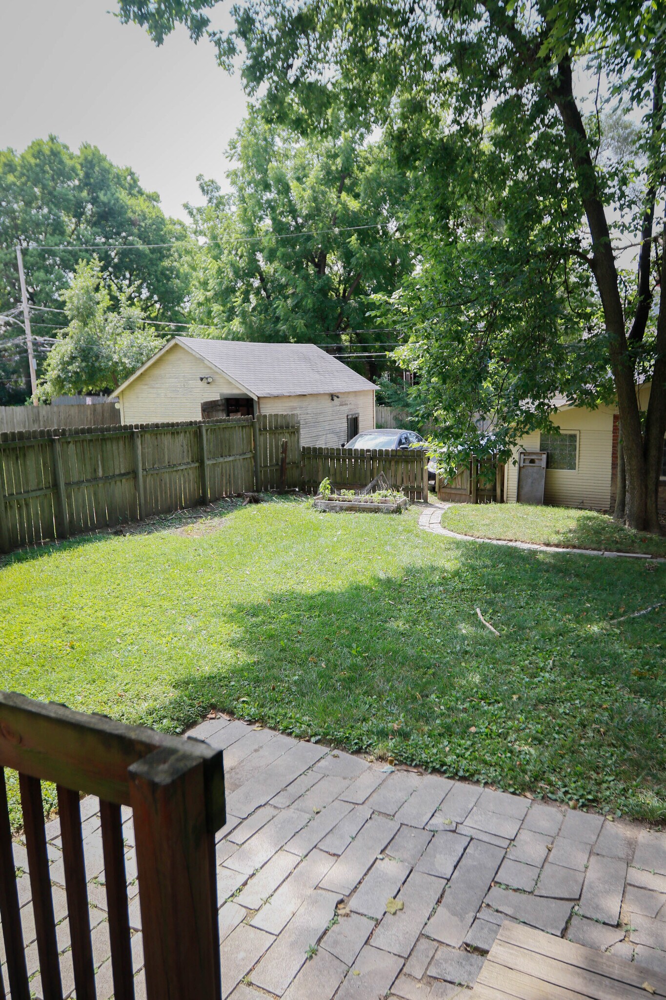 Building Photo - 395 E 15th Ave