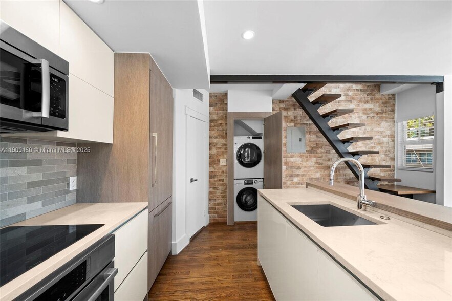 Building Photo - 739 2nd St