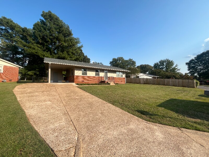 Building Photo - 106 Roberts St