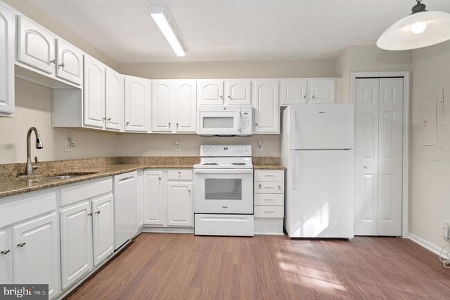 Building Photo - 9700 W Midland Way