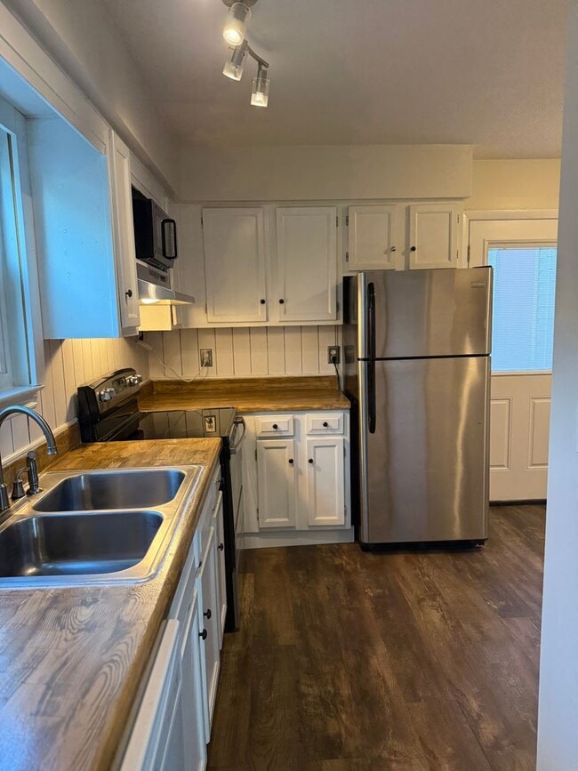 Building Photo - East Ridge Townhome