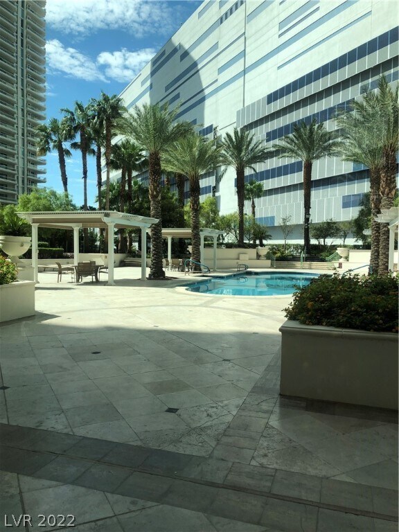 Building Photo - 2747 Paradise Rd