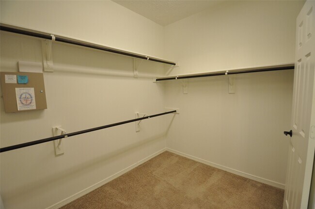 Building Photo - 1914 Sand Hollow Ln