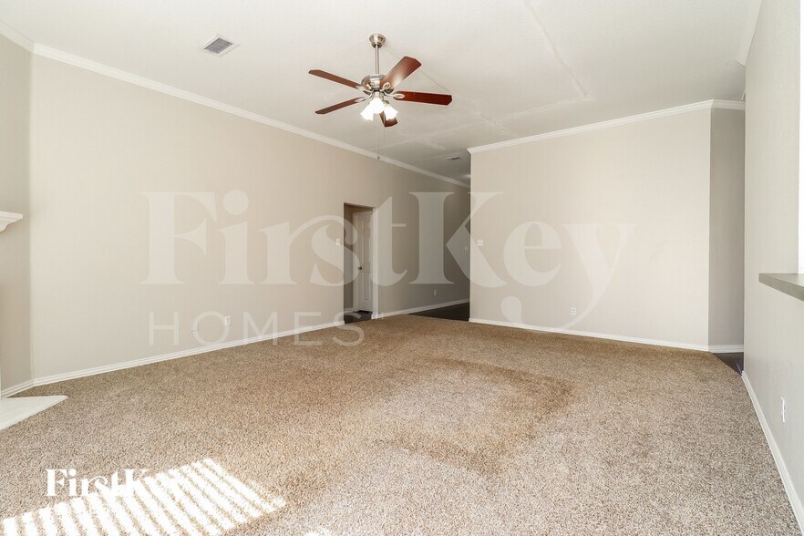 Building Photo - 614 Jamie Ln