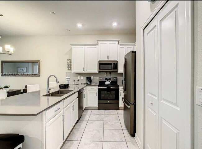 Building Photo - 653 Ocean Course Ave