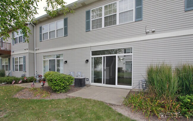Building Photo - 3152 Falling Waters Ln