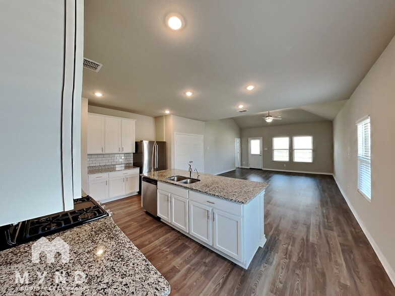 Building Photo - 6327 Sycamore Run