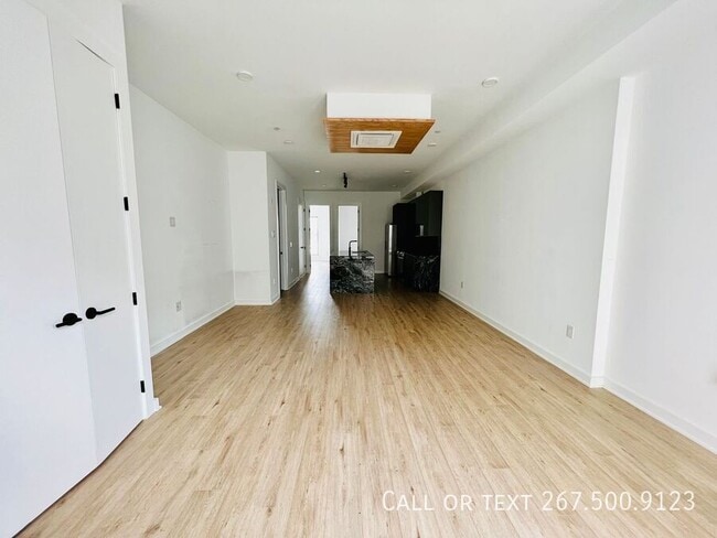 Building Photo - 1306 N Front-2F
