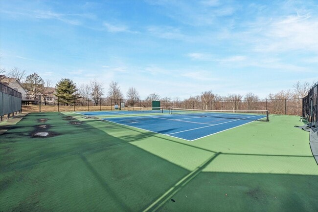 Building Photo - Avaible now, 3B/2.5B Townhome in Whiteland Woods!