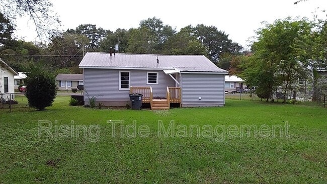 Building Photo - 2529 Circle Dr