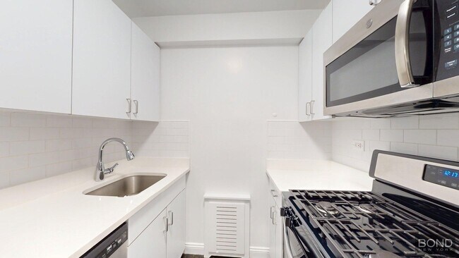 Building Photo - 405 E 56th St