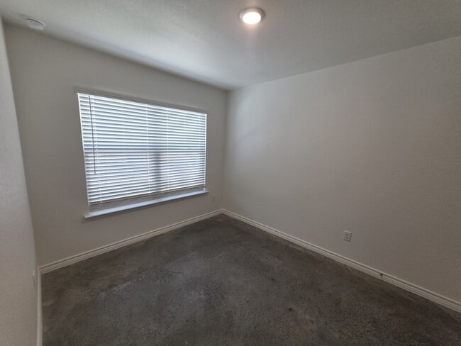 Building Photo - 1222 Concord Dr