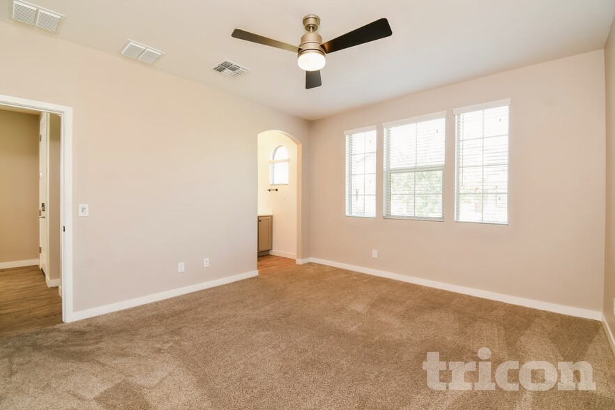 Building Photo - 9314 E Strobe Ave