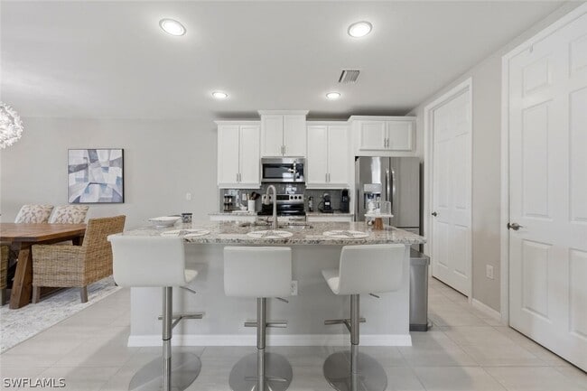 Building Photo - 14827 Edgewater Cir