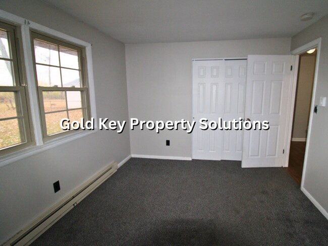 Building Photo - Spacious 4 BR 1 BA House with Central Air ...