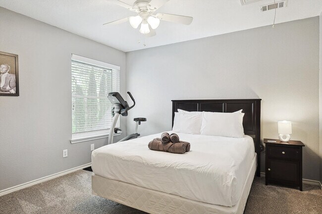 Building Photo - 2005 Glory Creek Cir