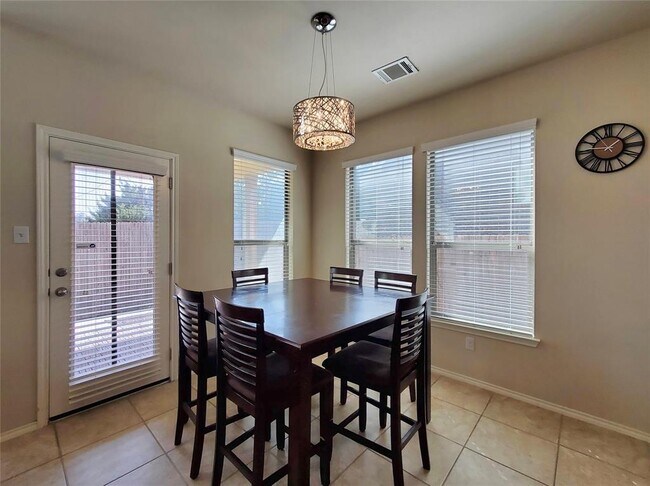 Building Photo - 1436 Lindo Dr