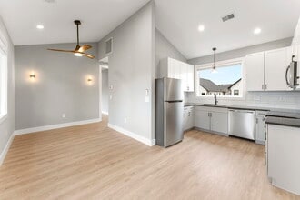Building Photo - Medford Mews, Carriage House 323