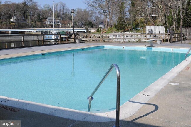 Building Photo - 304 Forbes St