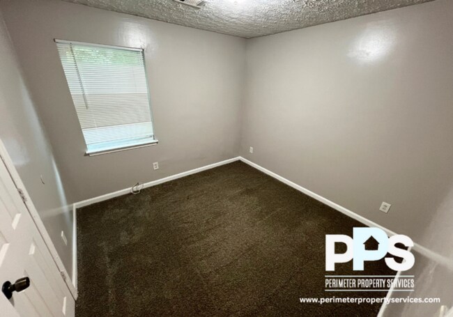 Building Photo - 5917 Summerglen Ln