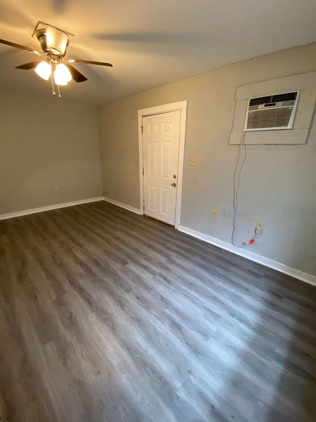 Building Photo - 406 Hietts Ln