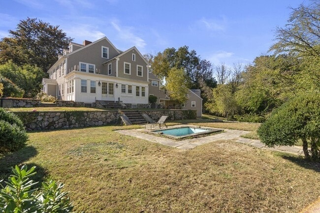 Building Photo - 205 Sohier St