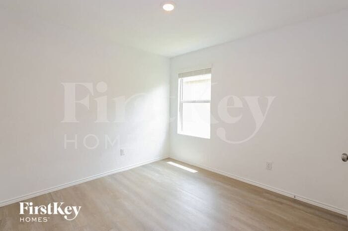 Building Photo - 10551 McClintock Dr
