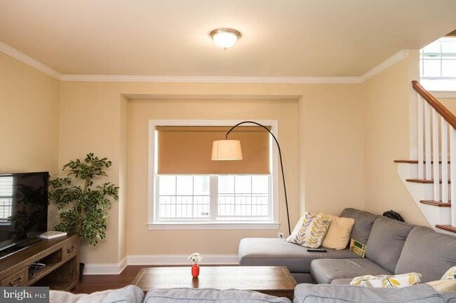 Building Photo - 415 Dearnley St